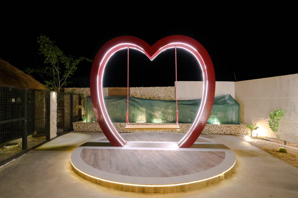 A22 landscape project by Vida Landscapes, Masfout — at night view 44
