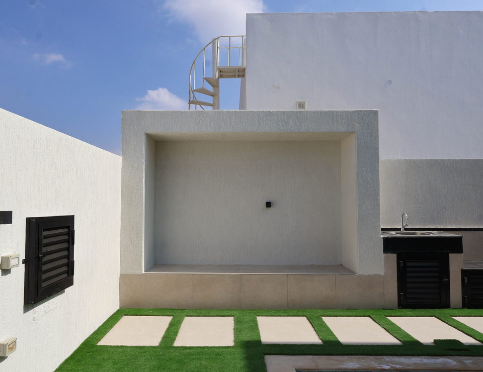A31 landscape project by Vida Landscapes, Ajman — daytime view 28